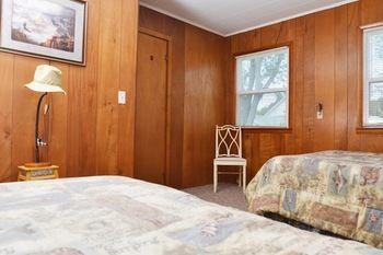 Hôtel Lucky Horseshoe Cabins à Au Sable Extérieur photo